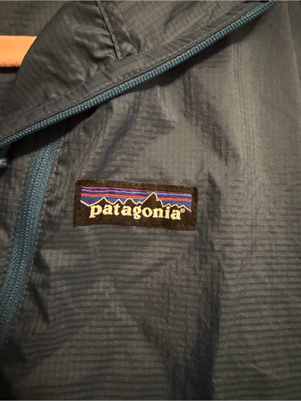 Patagonia Men’s Slate Blue Hooded Windbreaker - Picture 3 of 6